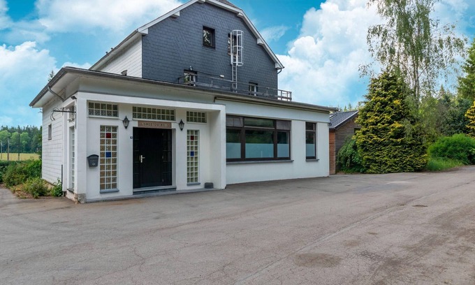 Buellingen Villa | Mansion with Pool & Bar