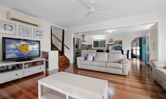 Kurrimine Beach House | Manta Ray on the Beach