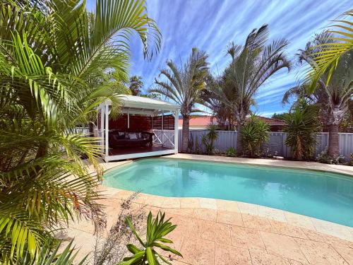 Kalbarri Apartment | Manta Stays Resort-Style Tropical Oasis