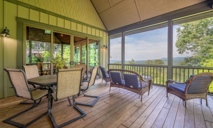 Pisgah Forest House | Maple Cottage in Sutton Knob Upscale home with grill and deck