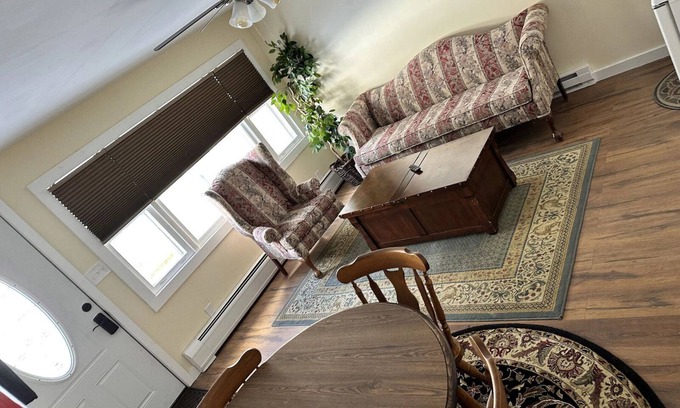 Schroon Lake Hotel | Maple Leaf Lodge- Suite MS 1