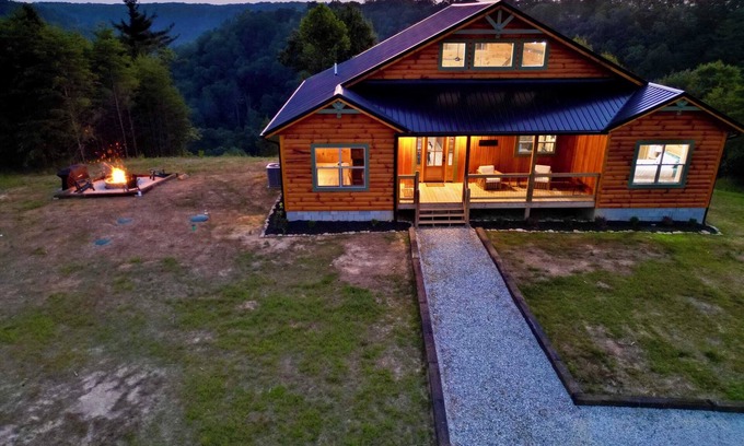Rogers Cabin | Maple Moon | Hot tub | WiFi | Brand New2024