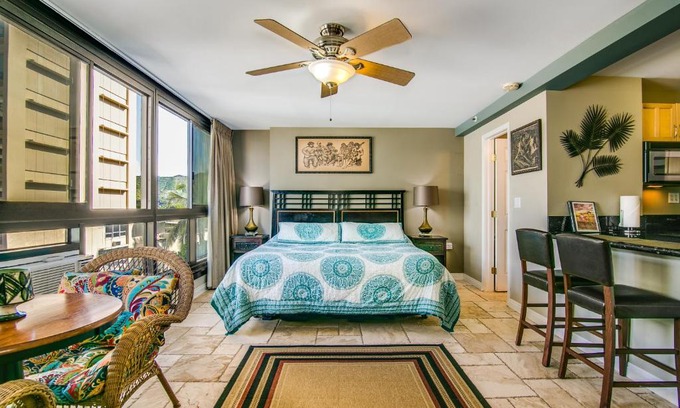 Waikiki Apartment | @ Marbella Lane Mountain View Studio, steps from Wakiki Beach