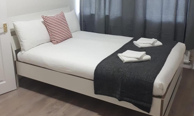 Tooting House | Marble Apartments Broadway Two