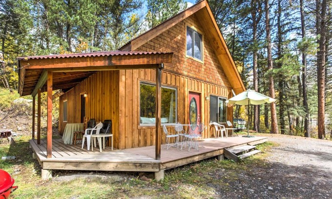 Marble House | Marble Hideaway Cabin with Mountain Views and Deck!