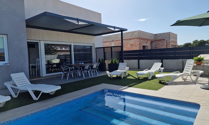 Riumar Ski Chalet | "Marc"@MARISOL: 550m to the beach, private pool, A/C, WiFi, dog beach.