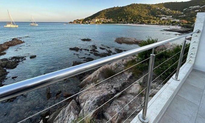 Tarcu Apartment | Mare Turchinu Magnifique Appartement Pieds Dans L'eau Tarcu Terrasse sur la mer
