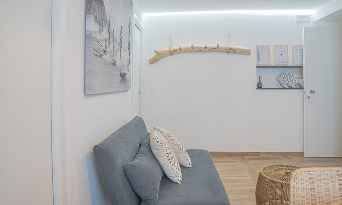 Moneglia Apartment | MAREMOSSO APARTMENT With Bath & Kitchnette City Centre| PVT PARK