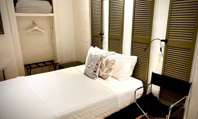 Marfa Apartment | Marfa House La Junta: In the center of Marfa