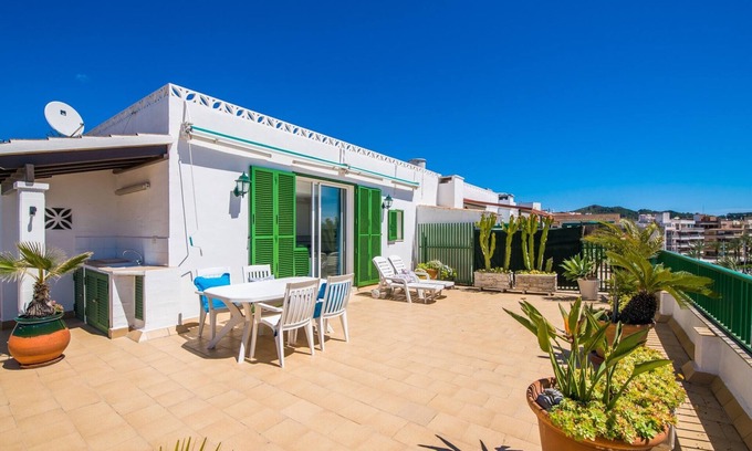 Port d'Alcudia Apartment | Maria Apartment: Beachfront