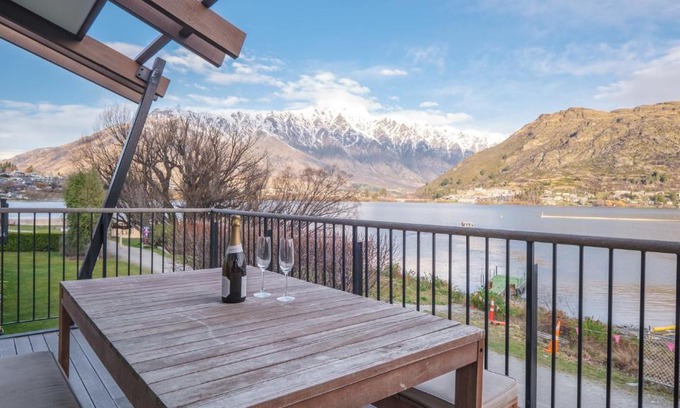 Frankton Apartment | Marina Apartment 206