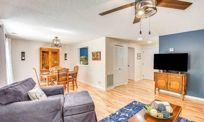 Salem House | Marina & Pool Access: Lovely Lake Keowee Townhome!
