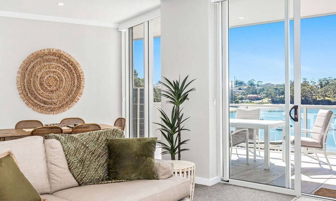 Ulladulla Apartment | Marina View - Stylish spacious apartment overlooking the beautiful Harbour