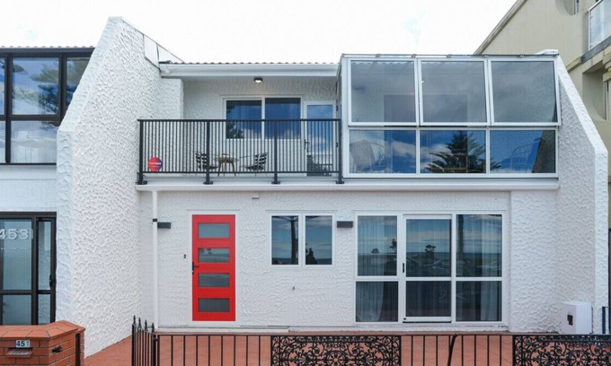 Napier Cottage | MARINE VIEWS - NAPIER UPSTAIRS UNIT, family friendly in Napier