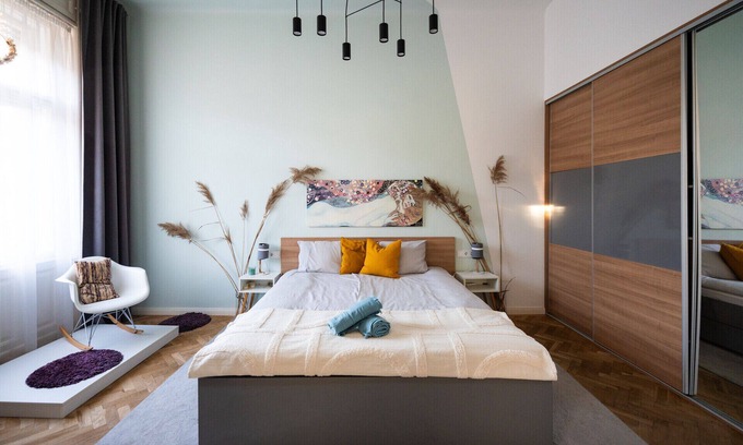 Felheviz Apartment | Mark’s modern flat at Margaret Island