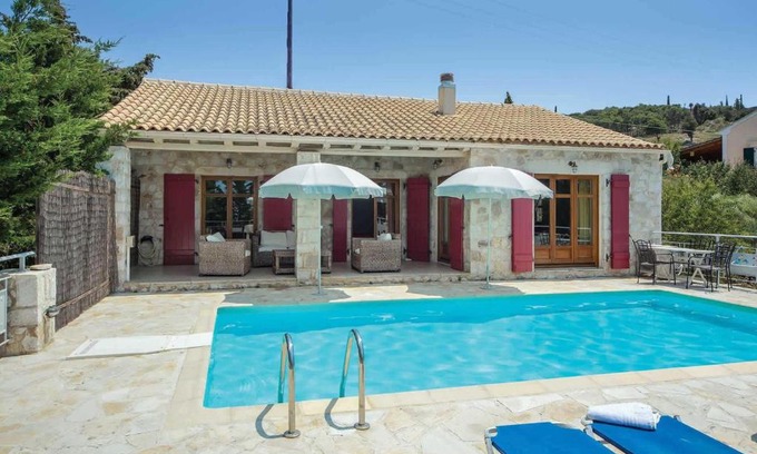 Antipata Villa | Markantonata Villa Sleeps 4 Air Con WiFi