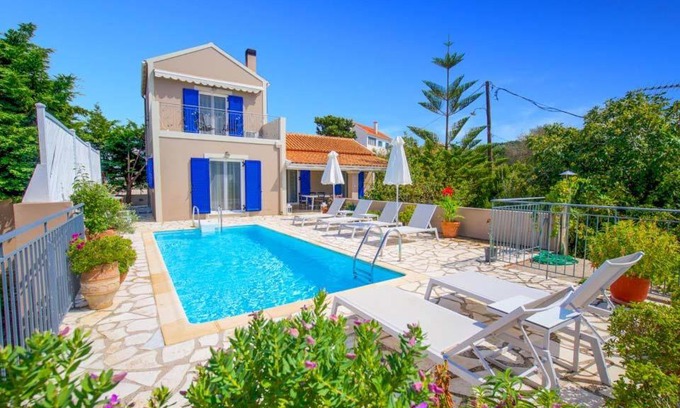 Antipata Villa | Markantonata Villa Sleeps 5 with Pool Air Con and WiFi