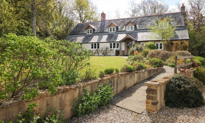 Bridport Cottage | MARLES FARMHOUSE, pet friendly, luxury holiday cottage in Salwayash