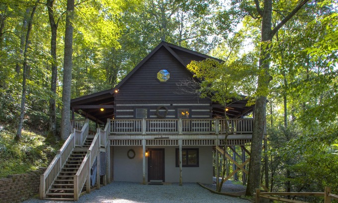Boone Cabin | Maroon Bells 3 Bedroom 3 Bath Log Cabin in Valle Crucis NC