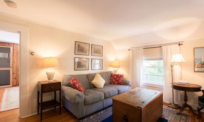 Top of the Hill Hotel | Marshall Slocum Inn
