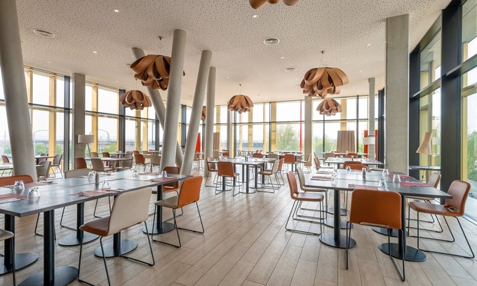 Tubize Hotel | Martin's Red