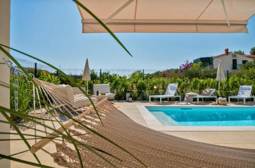 Poljica House | Marula holiday home - with heated pool