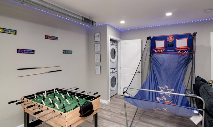 West Arlington Apartment | Marvel VS Mario Clubroom apartment in brilliant Arlington with AC, WiFi