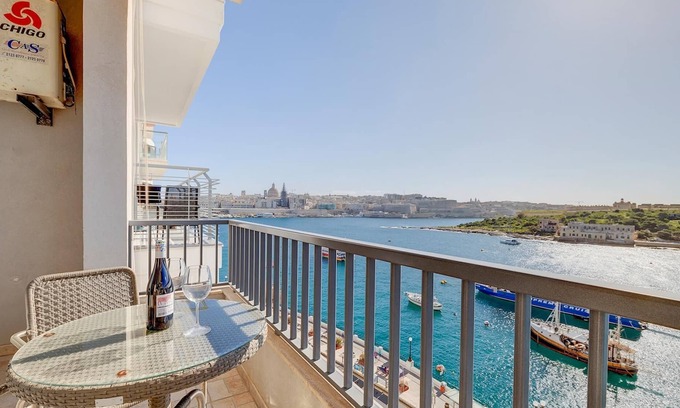 Sliema Apartment | Marvellous Apartment with Valletta and Harbour Views