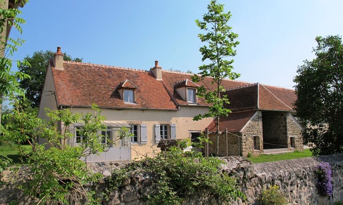 Braize House | Marvellous Holiday Home in Braize with Garden