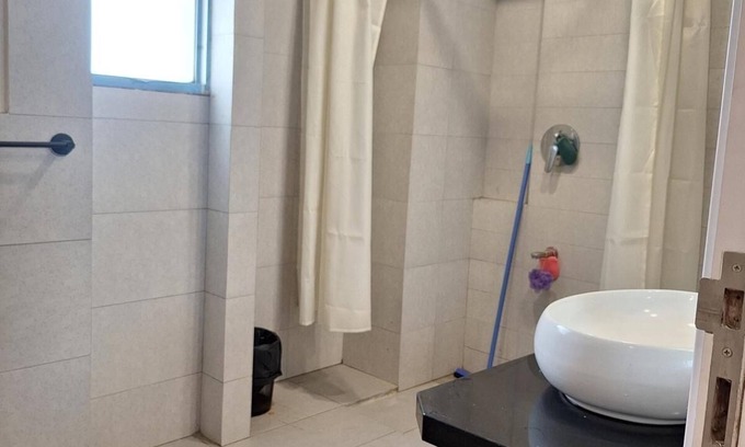 Karachi Apartment | Marvelous 3-BR apartment in center of Karachi.