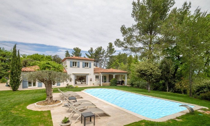 Meyrargues Villa | Mas des Ecureuils (8p) with pool in Provence