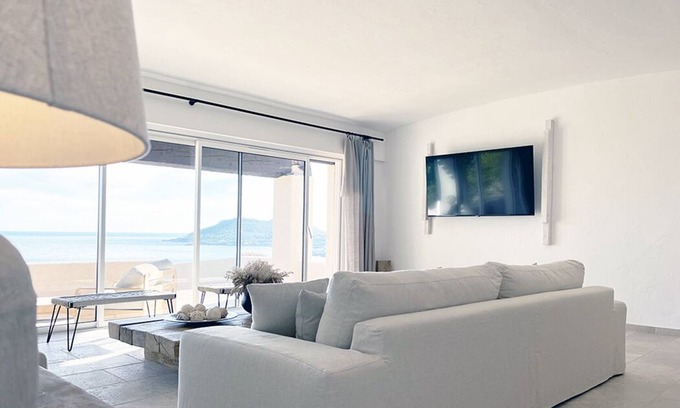 Saint-Raphael House | MAS MIRABELLE