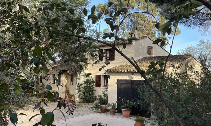 Les Restanques Villa | Mas provençal in Grimaud with swimming pool and view of the Gulf of St-Tropez