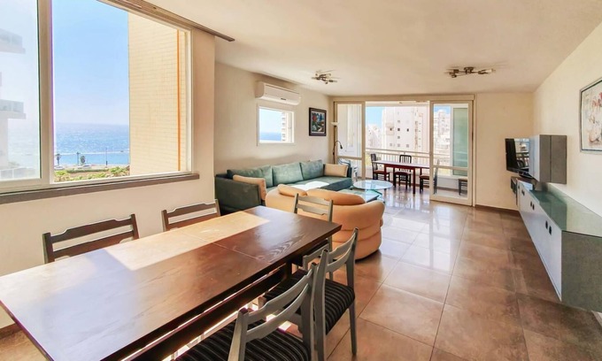 Bat Yam Apartment | Masaryk Musk in Bat Yam