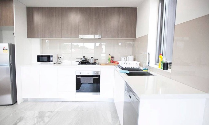 Mascot Apartment | Mascot Stylish 2BD Apartment w Parking 1-7 Guests