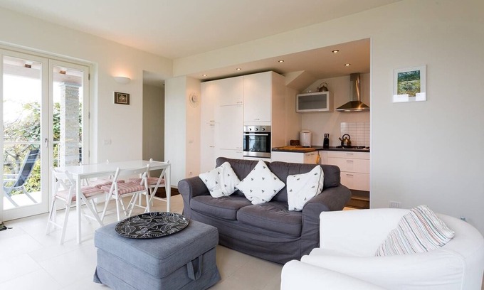 Massino Visconti Apartment | Massino Visconti 2 bed apartment with lake views
