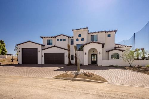 Lake Havasu City House | Massive & Luxurious 6br Lake Havasu Resort-style Oasis W Pool Casa Havasu By Boutiq