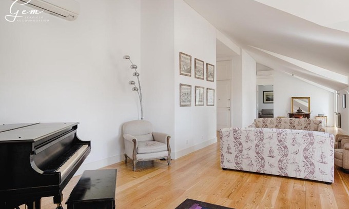 Santo Amaro Apartment | Master Architectural Gem in Alcântara