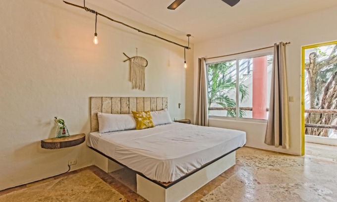 Downtown Apartment | Master Room on 5th Av B05