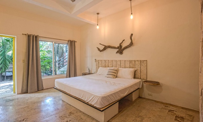 Downtown Hotel | Master Room on 5th