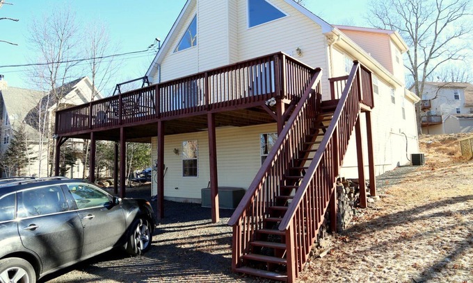 Lackawaxen Ski Chalet | Masthope Chalet walk to Pool and Ski Slopes Sleeps 12 with Game Room