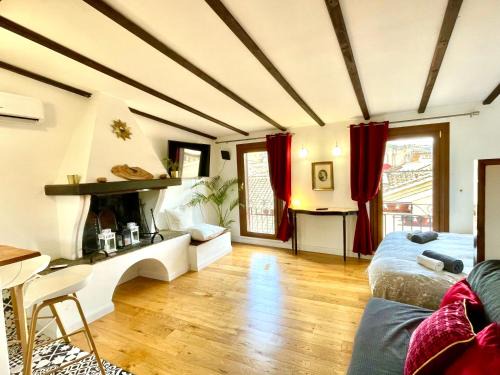 Trastevere Apartment | Mattia's penthouse - view over Trastevere roofs