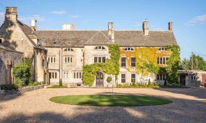 Maugersbury House | MAUGERSBURY MANOR, family friendly in Stow-On-The-Wold