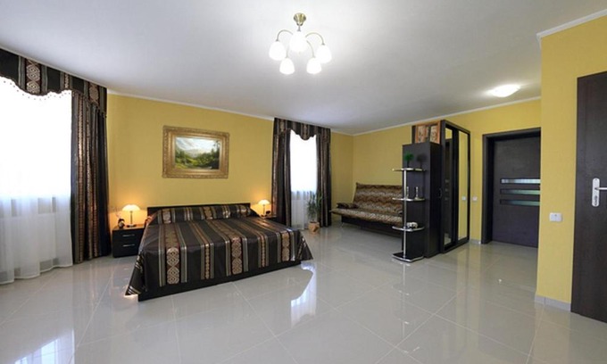 Kamenets-Podol'skiy Hotel | Maxima