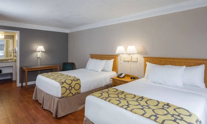 Tallahassee House | Maximum Comfort! 3 Family-Friendly Units, Free Parking, Pet-Friendly, Pool