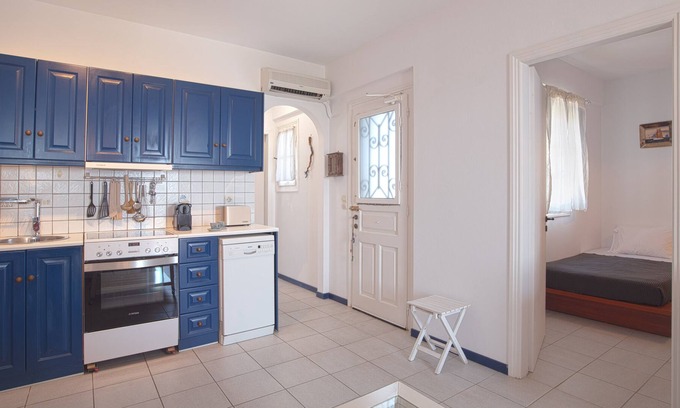 Ampelas Condo | maya apartment sea front aparent in the center of ampelas paros