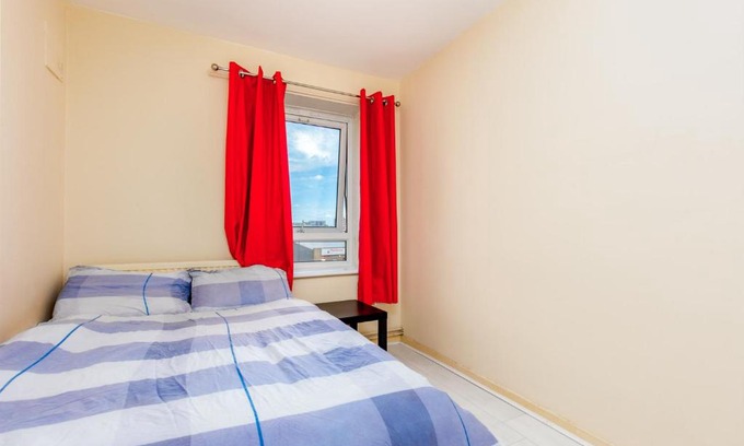 Tower Hamlets Apartment | MAYDWELL HOUSE 45MA - DELUXE GUEST ROOM 2