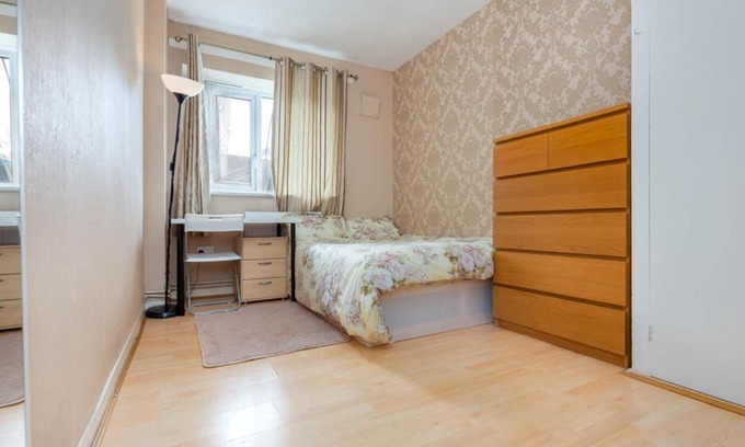 Tower Hamlets Apartment | MAYDWELL HOUSE - DELUXE GUEST ROOM 2