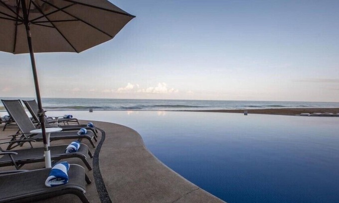 Marina Mazatlan Hotel | Mazatlan Cozy Junior Suite with Pool & Garden for Family Getaway