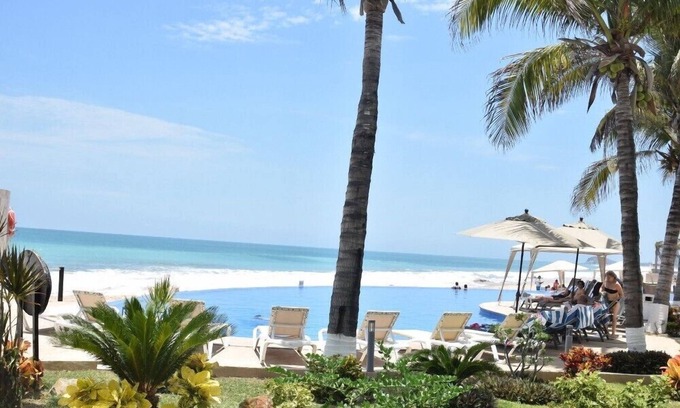 Marina Mazatlan Hotel | Mazatlan Vibrant Junior Suite w 5-minute Walk to Cerritos Beach